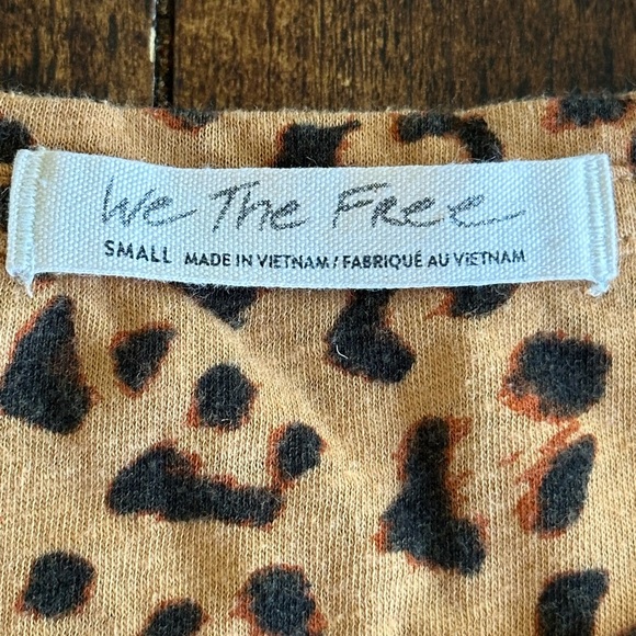 We the Free | Oversized Clarity Tee, Lightweight Leopard Print Crewneck T-Shirt - Picture 6 of 9